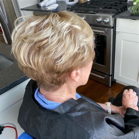 The layers add a bulkier effect, so the tresses appear fuller. 33 Short Hairstyles for Older Women - July 2020 Edition ...