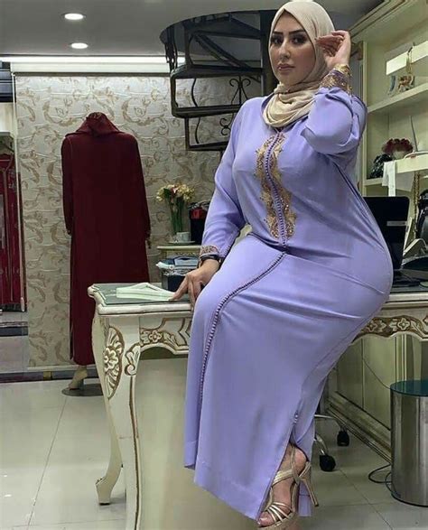 Pin By Amina On Kaftan Muslim Women Fashion Curvy Women Fashion Beautiful Arab Women