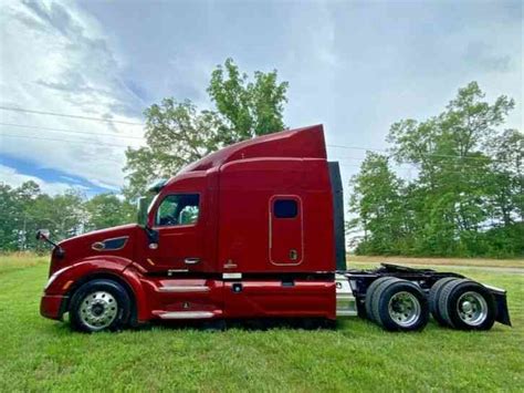 Peterbilt 579 2017 Sleeper Semi Trucks