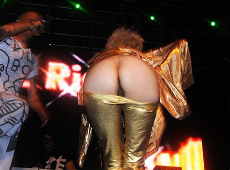 Yolandi Visser Shows Off Her Pussy And Ass On A Stage Nucelebs Com