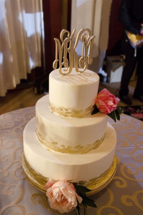 Explore several fillings before settling on the one for your wedding cake. Wedding Cake - Top Tier is Chocolate Chip Cake with Pastry Cream Filling, Middle..., #cake #chi ...