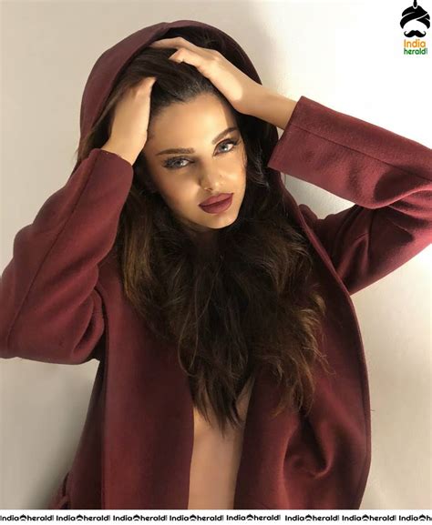 Iran Model Mahlagha Hot Bikini Photos Flaunting Her Temptin