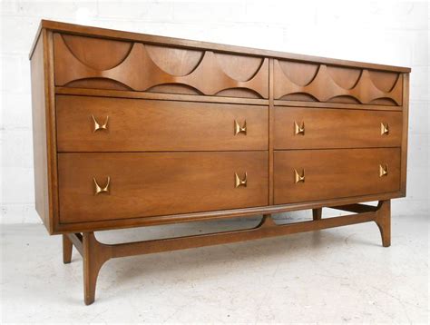 Check spelling or type a new query. Mid-Century Modern Brasilia Bedroom Set by Broyhill at 1stdibs