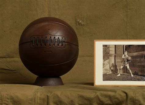 Vintage Leather Basketball Atiendape