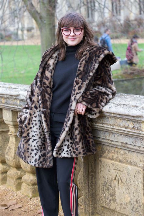 Maisie Williams In A Leopard Print Fur Coat 24 Gotceleb
