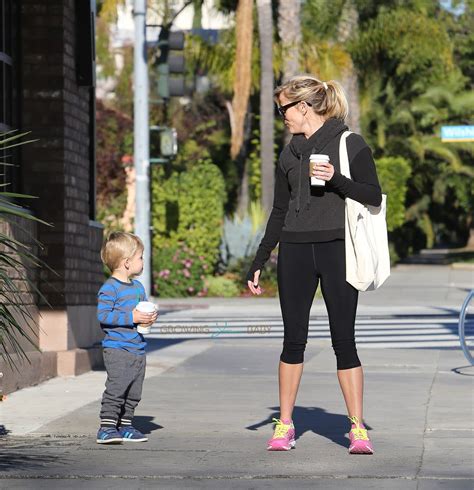 Reese Witherspoon Out With Her Son Tennessee In La Growing Your Baby