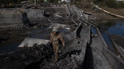 two cities two armies pivot points in the fight in ukraine s east the new york times
