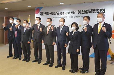 김영춘 더불어민주당 후보와 박형준 국민의힘 후보 간 양자 대결로 치러지는 4‧7 부산시장 보궐선거… 국민의힘 "광주 인공지능 집적단지 전략적 투자 지원"