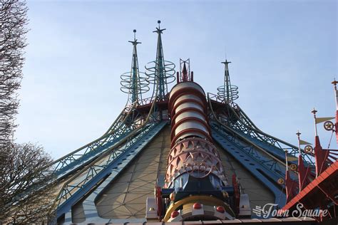 Hyperspace Mountain And Discoveryland Dlp Town Square Disneyland