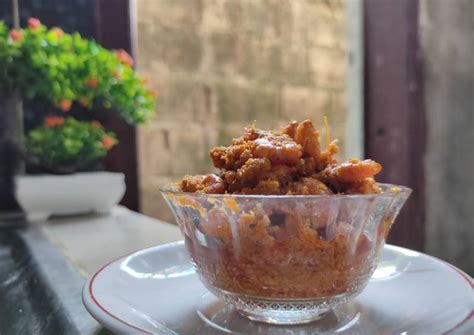 Bumbu pedas ini cocok untuk mie, daging dan juga makanan laut! Resep Sambal kelapa udang oleh Nora أم زبير - Cookpad