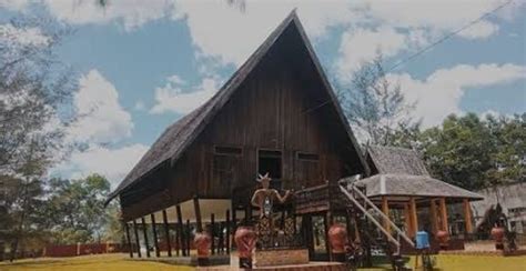 Rumah Panjang Rumah Tradisional Suku Dayak Architectural Features My