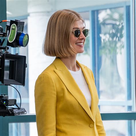 I Care A Lot Rosamund Pike Sunglasses Yfjbah6x9mmwqm Peter Dinklage