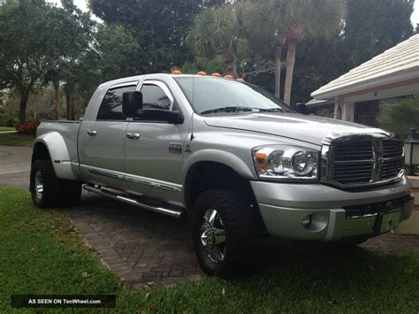 Boyd 2015 6.7l mega cab 3500 4x4 as69rc 4:10 drw laramie b&w/amp research/transfer flow/bakflip/amsoil heavy, slow, and reliable. 2009 Dodge Ram 3500 Mega Cab Dually 4x4 Lifted And Only 28kmi