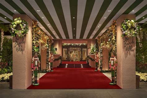23 Gorgeous Hotels Decked Out For The Holidays Fun Christmas Decorations Christmas Decor
