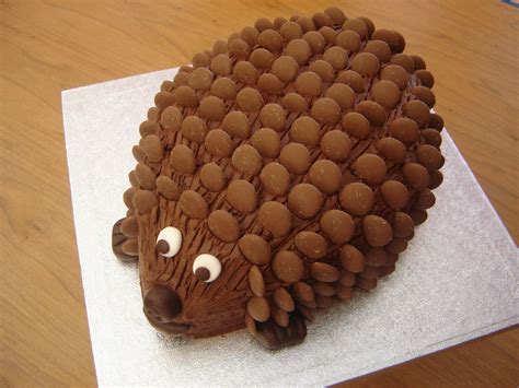 Hedgehog Cake Omg I Know Someone Who Would Love This Cals