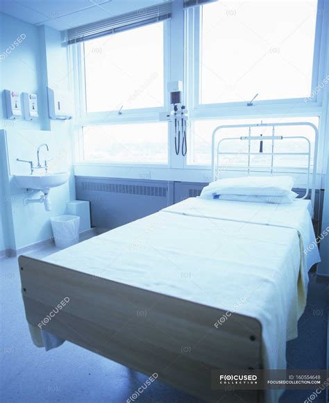 Empty Hospital Bed In Ward — Interior Cleanliness Stock Photo