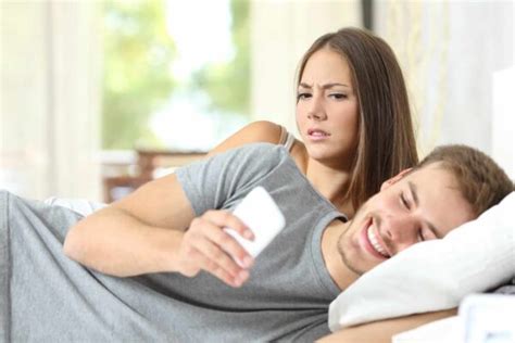Signs Your Babefriend Is Having An Emotional Affair