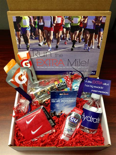 Here are some running gift ideas that will fit into your budget perfectly. A gift for runners | a DIY creative box full of running ...