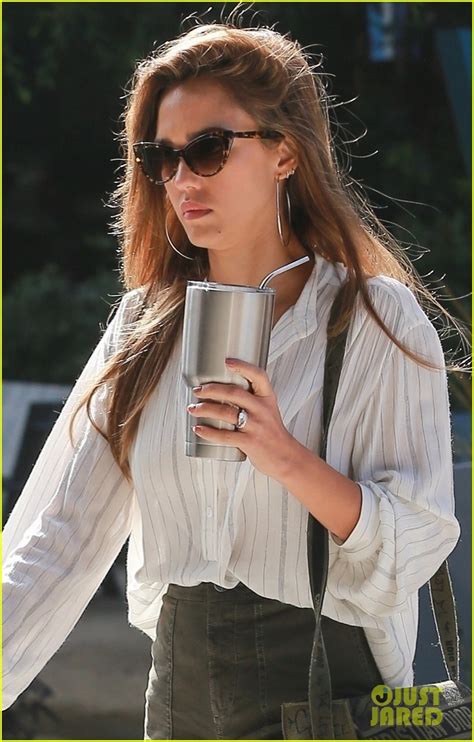 Jessica Alba Kicks Off Day With A Business Meeting Photo 4336584