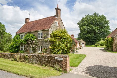 10 Of The Most Charming Farmhouses In The Uk Country And Town House