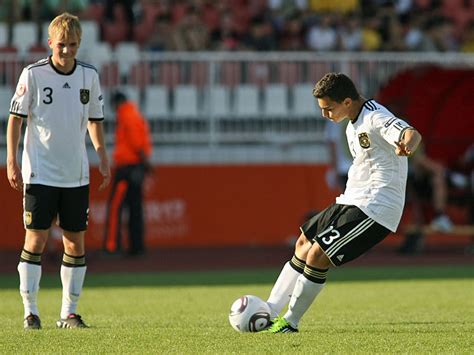 Ayhan joined schalke 04's youth academy when he was four years old. U 17 im EM-Endspiel: "Lauter richtig gute Freunde" :: DFB ...
