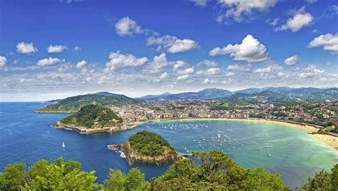 Kom inn i varmen, eller nyt sola på vår uteservering hele året. Bilbao - San Sebastian - Mittelbayerische-reisen
