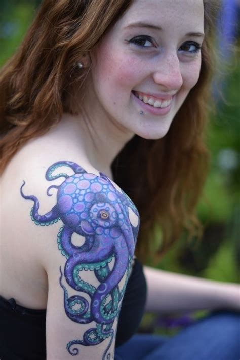 Amazing Purple Octopus Tattoo On Shoulder And Arm Maori Tattoos Bild