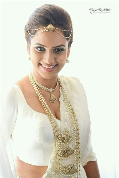 Pin By Yashodara R On Kandyan Brides Beautiful Wedding Dresses