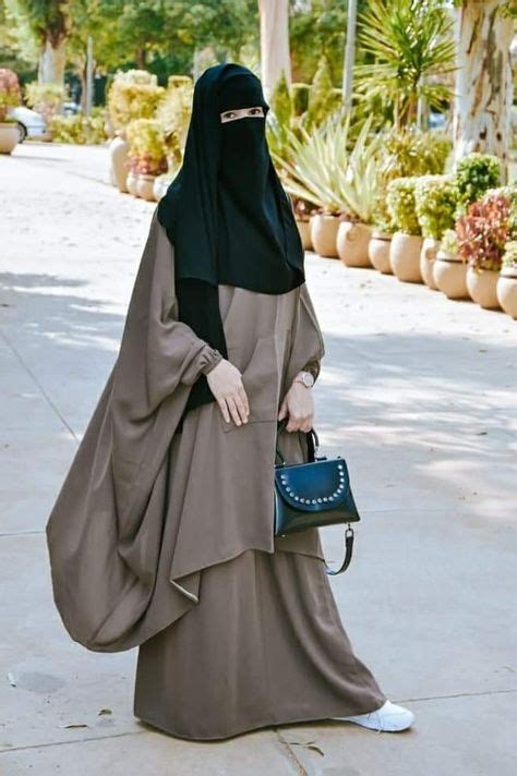 pin by khadidja camomille on jilbab in 2020 with images beautiful muslim women hijabi girl