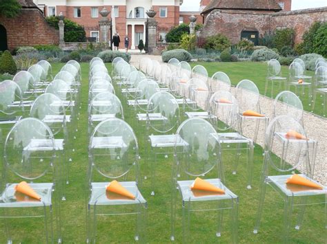Victoria ghost is made of transparent, colored polycarbonate and formed in a single injection mould. VICTORIA GHOST chair - Ghế Xinh - Nice Chair