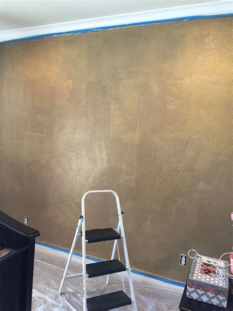 How To Paint A Wall With Gold Glitter In 2020 Metallic Paint Walls
