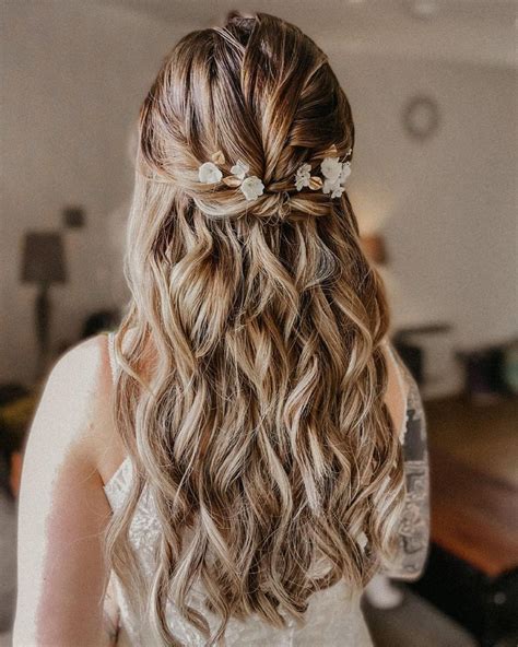 wedding hairstyles for curly hair 2024 [guide and tips]