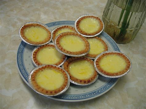 Blueberries and cream cheese in an egg rolls wrapper, with powdered sugar on top. Egg Tart Recipe ~ Easy Dessert Recipes