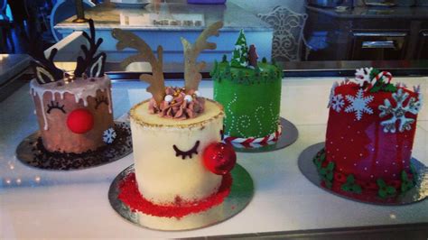 This christmas cake decorating playlist includes all my christmas ideas and video tutorials, old and new, from christmas bells and polar bear cupcakes to presents and christmas tree fondant cake toppers. 40 Enjoy Easy And Delicious Cakes With These Amazing ...