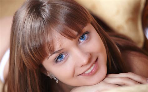 Papel De Parede Cara Mulheres Modelo Cabelo Longo Olhos Azuis