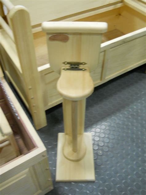 The beautiful thing about this easy diy toilet paper holder is that it's easy to take off, switch out, and put back on. Homemade 4 Roll Toilet Paper Holder https://www.youtube ...