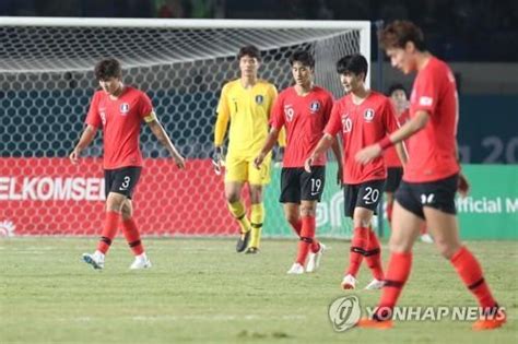 As proper nouns the difference between malaysia and korea is that malaysia is a country in southeast asia official name: Malaysia Vs Korea U23 - ranc-akbana