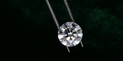 The Complete Guide To Round Cut Diamonds