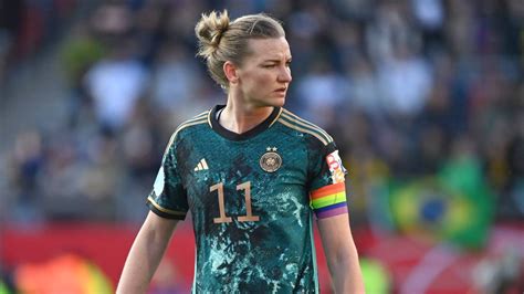 Frauen Wm Alexandra Popp Will Mit Regenbogenbinde Spielen