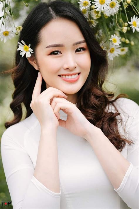 Beautiful Asian Women Amazing Women Asian Honey Asian Beauty Girl Ao Dai Makeup Art