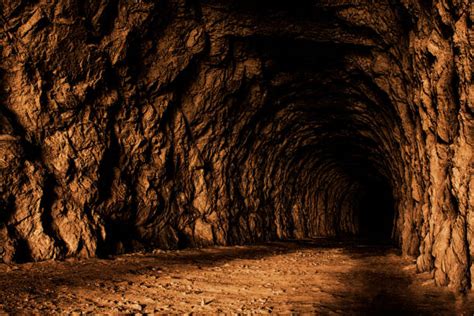 Dark Cave Wall Banco De Fotos E Imágenes De Stock Istock