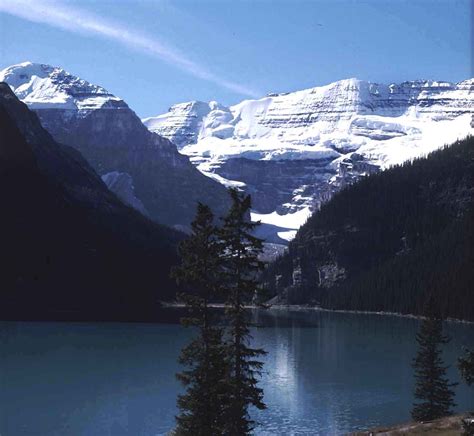 Lake Louise Canadian Rockies A Spectacular View From Cha Flickr