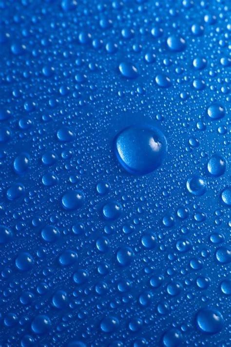 Rendered Bits: iPhone 4 Water Drops Wallpaper