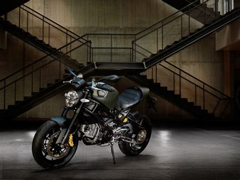 It's good looking, sounds great, its power is not overwhelming, it's smooth and easy to use and the handling is lightweight and fun. Diesel Ducati Monster - Modellnews