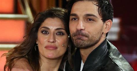 Raimondo todaro ha infatti vissuto la separazione da francesca tocca, ma il suo cuore è veramente pronto per ridonarsi all'amore? Raimondo Todaro ed Elisa Isoardi si ritirano da Ballando ...