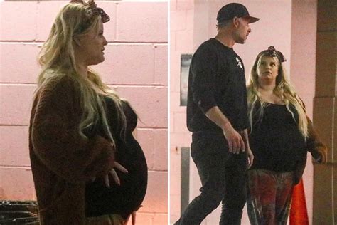 Heavily Pregnant Jessica Simpson Runs Errands In La As She Counts Down The Days To Giving Birth