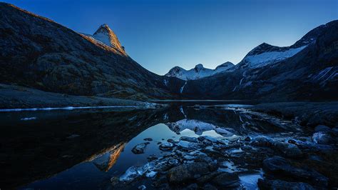 Картинки Норвегия Горы Природа Озеро Пейзаж Вечер Камень 1920x1080