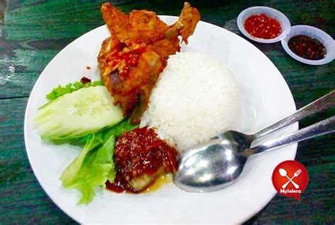Restorang wong solo amat terkenal dengan sambal mereka yang mampu membuat anda menangis. Restoran Ayam Penyet Wong Solo, Ampang