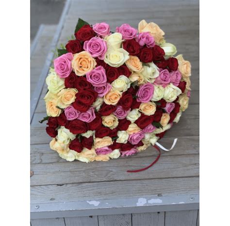 101 разноцветная роза — заказать/купить цветы на дом с курьерской ...