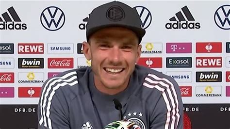 Chi lo prende vince la prossima #seriea. EURO 2020: Robin Gosens lacht sich über Vergleich mit Ex ...